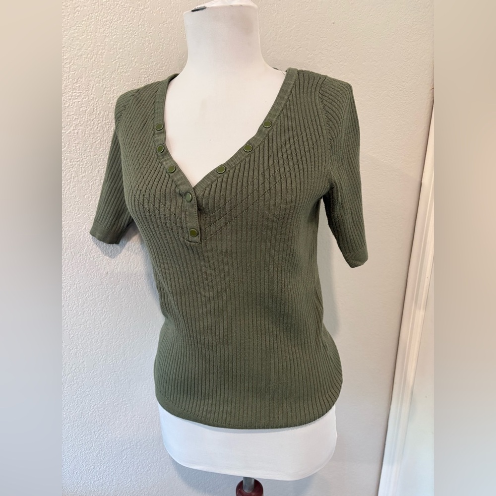 White House Black Market  knit Henley top in olive green size M